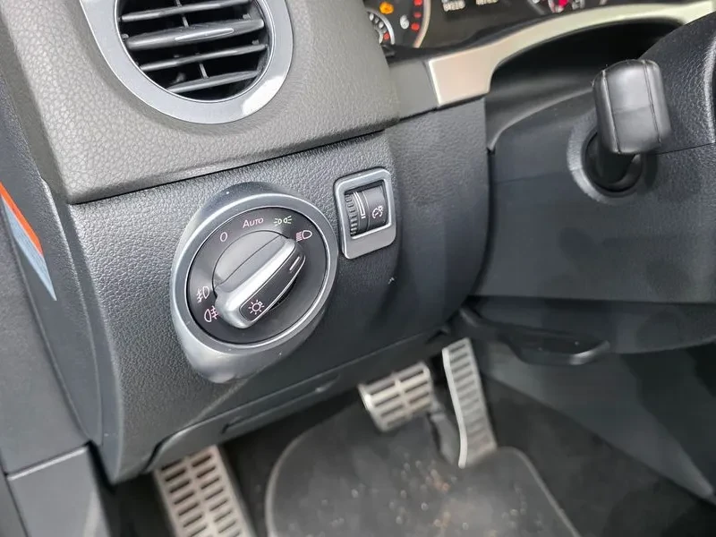 VW Tiguan 2.0 TDI R-LINE 5N, снимка 17 - Автомобили и джипове - 55295697