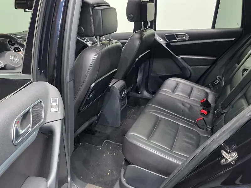 VW Tiguan 2.0 TDI R-LINE 5N, снимка 12 - Автомобили и джипове - 55295697