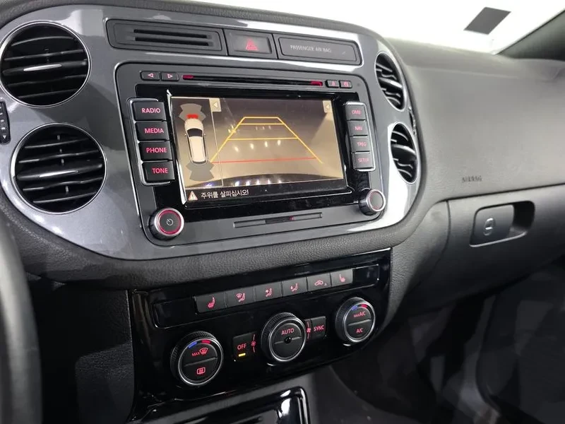 VW Tiguan 2.0 TDI R-LINE 5N, снимка 16 - Автомобили и джипове - 55295697