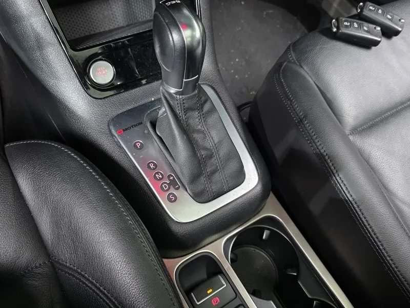VW Tiguan 2.0 TDI R-LINE 5N, снимка 9 - Автомобили и джипове - 55295697
