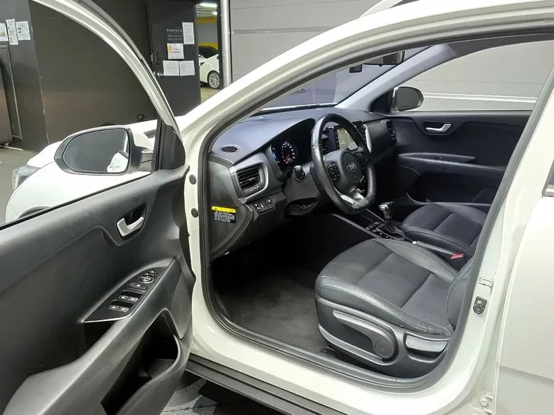 Kia Stonic 1.6 TRENDY, снимка 10 - Автомобили и джипове - 55717833