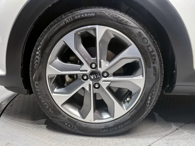 Kia Stonic 1.6 TRENDY, снимка 5 - Автомобили и джипове - 55717833