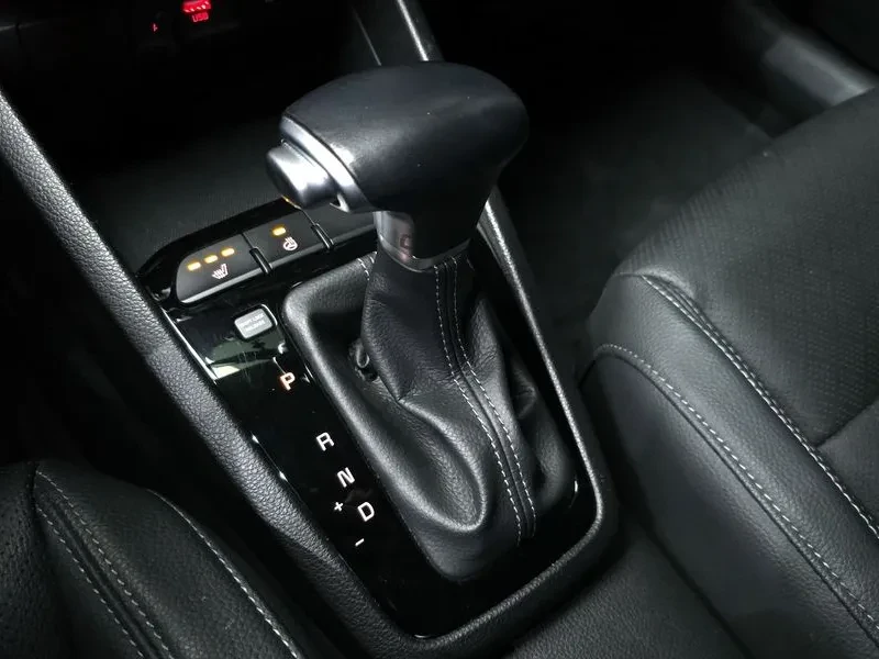 Kia Stonic 1.6 TRENDY, снимка 9 - Автомобили и джипове - 55717833