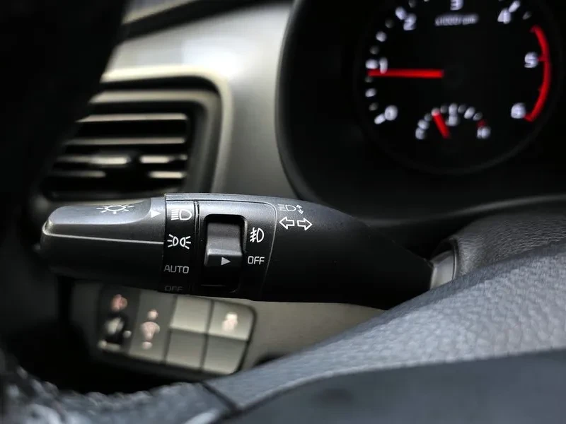 Kia Stonic 1.6 TRENDY, снимка 17 - Автомобили и джипове - 55717833