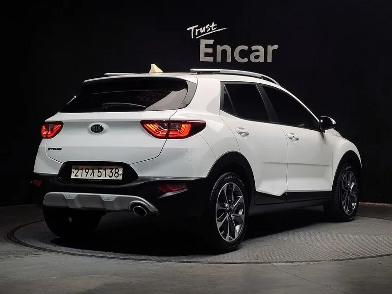 Kia Stonic 1.6 TRENDY, снимка 2 - Автомобили и джипове - 55717833