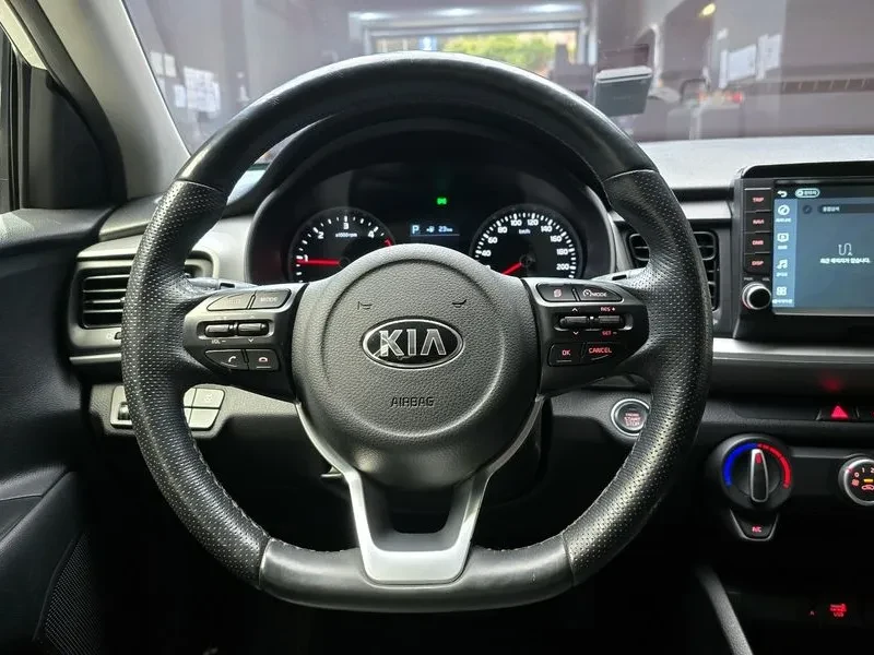 Kia Stonic 1.6 TRENDY, снимка 13 - Автомобили и джипове - 55717833
