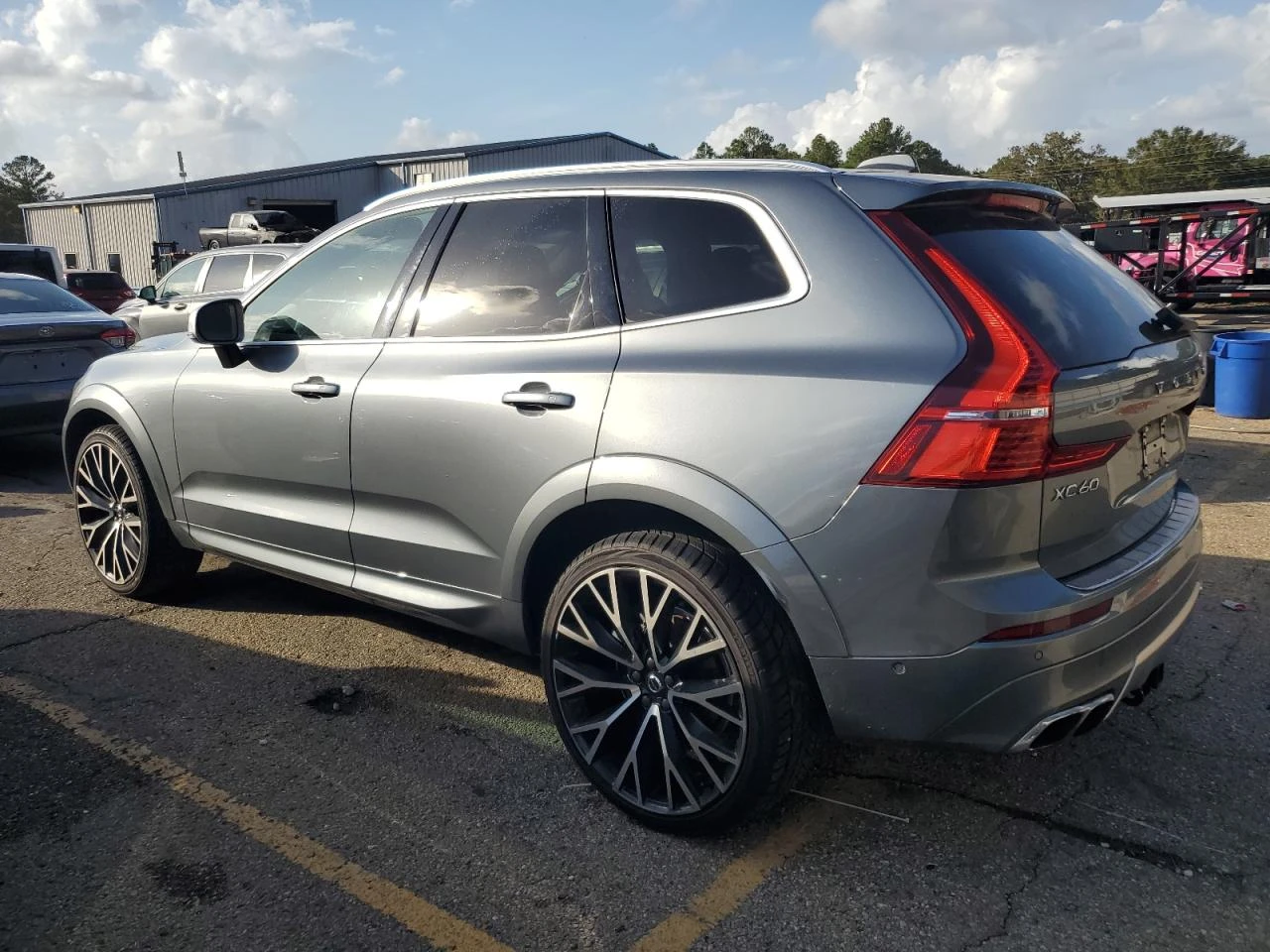 Volvo XC60 T6 AWD R-Design - изображение 2