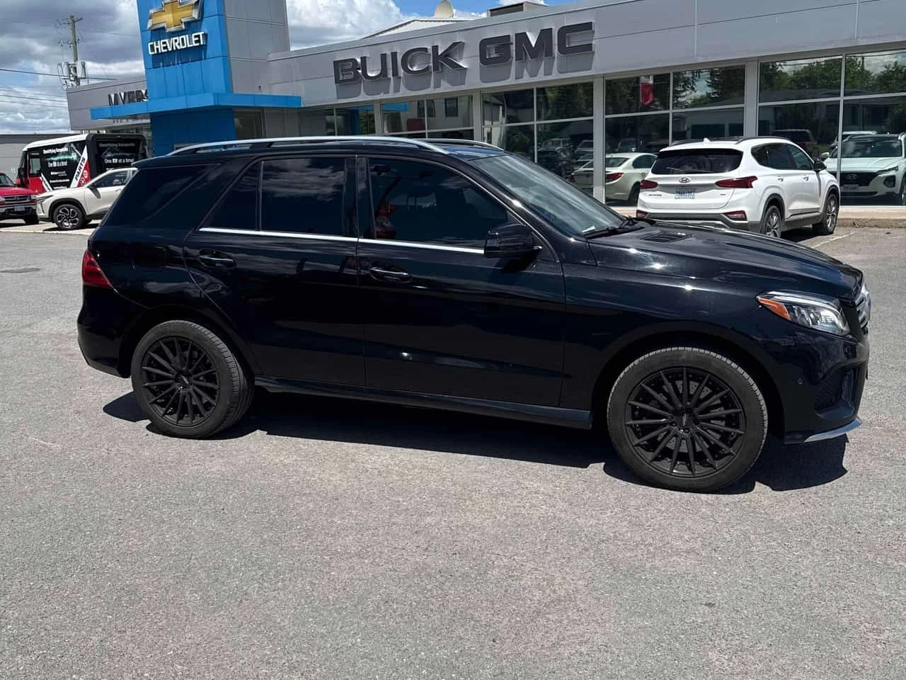 Mercedes-Benz GLE 400 АМГ ПАКЕТ/360 КАМ/ПОДГРЕВ/ПАНО/CARFAX/ФИНАНСИРАНЕ, снимка 4 - Автомобили и джипове - 54723551