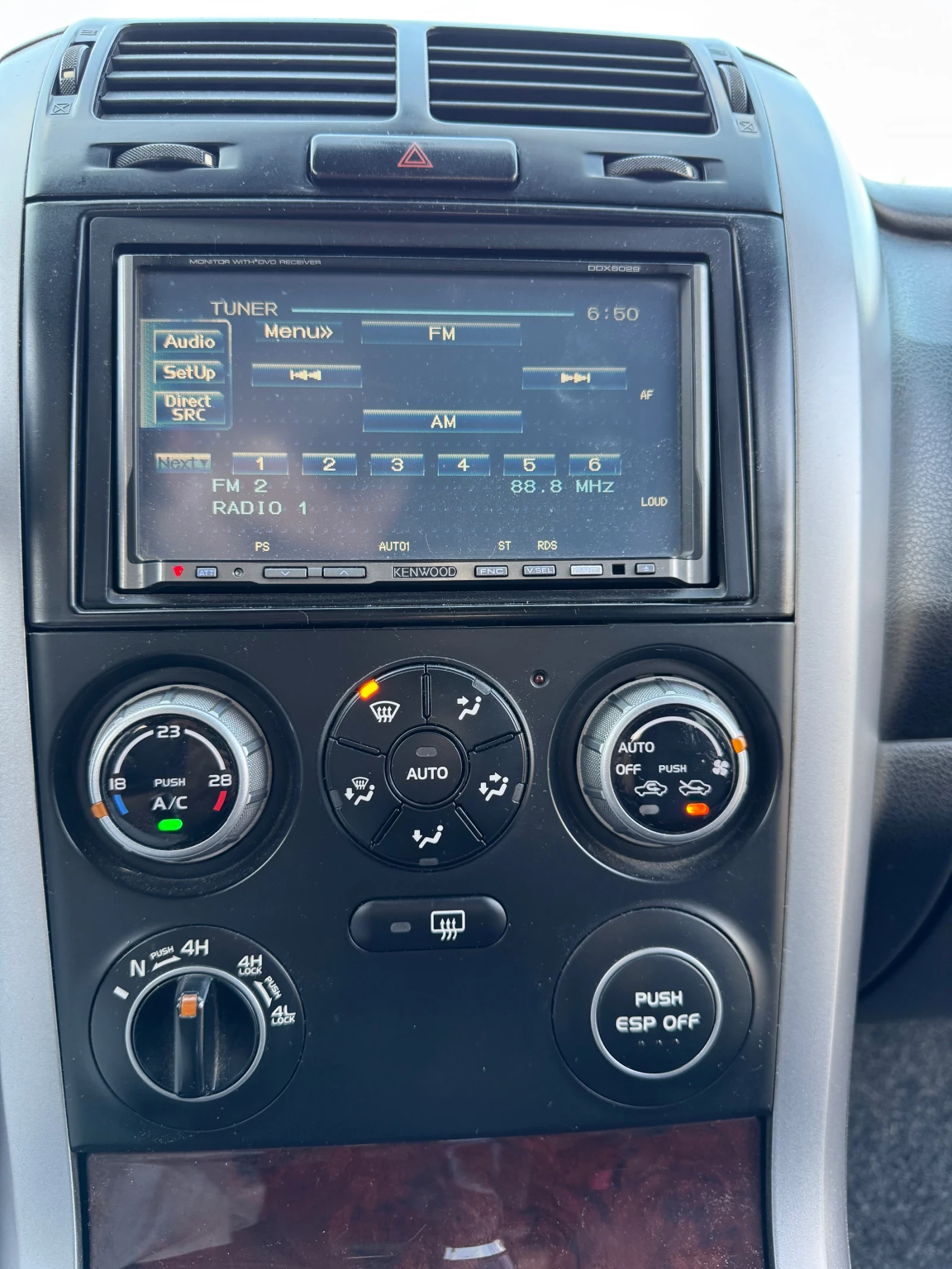 Suzuki Grand vitara 2.0 KEYLESS ГАЗ, снимка 10 - Автомобили и джипове - 55598617