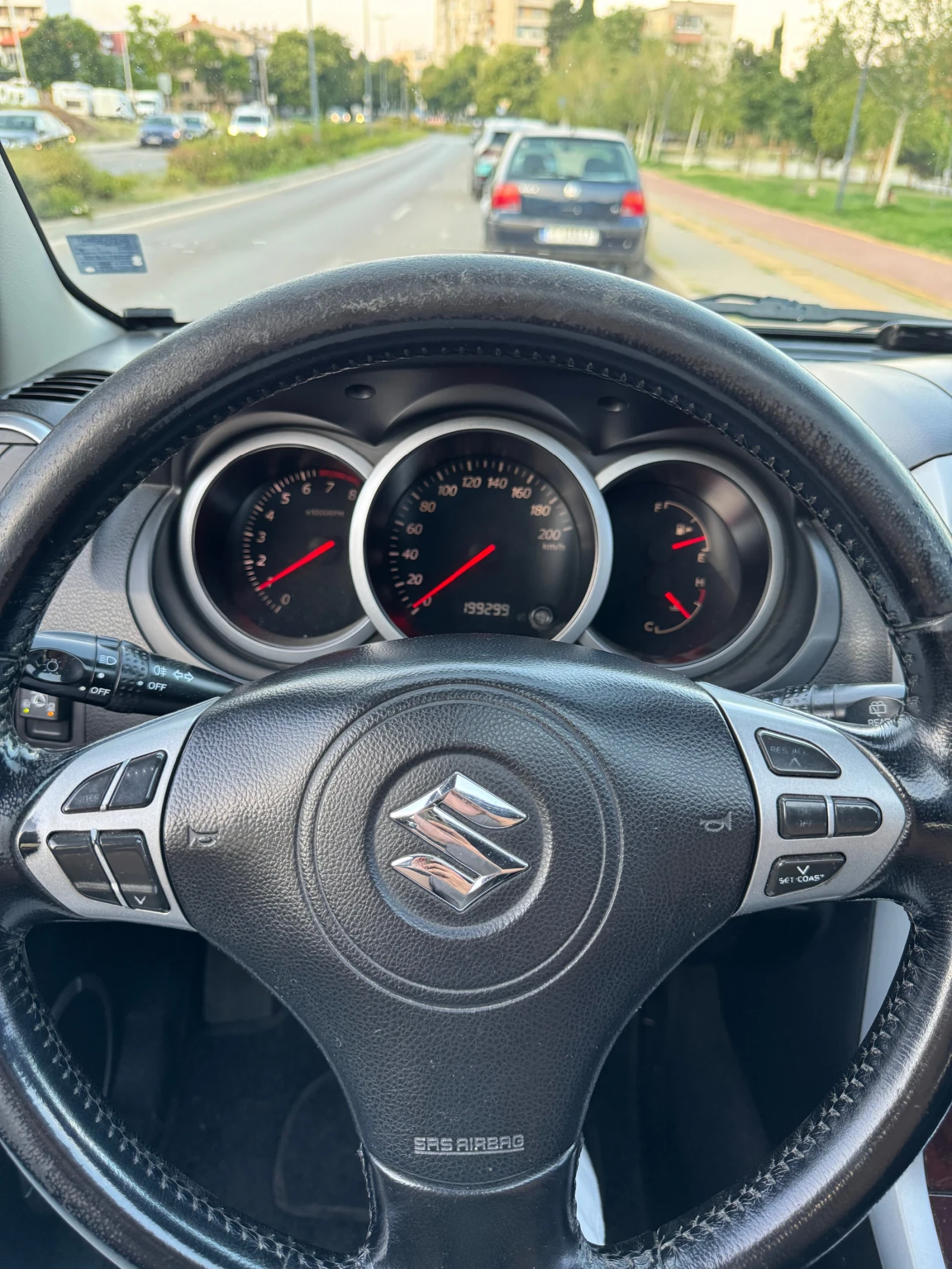 Suzuki Grand vitara 2.0 KEYLESS ГАЗ, снимка 12 - Автомобили и джипове - 55598617