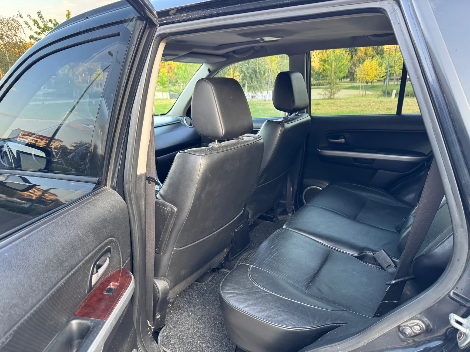 Suzuki Grand vitara 2.0 KEYLESS ГАЗ, снимка 13 - Автомобили и джипове - 55598617