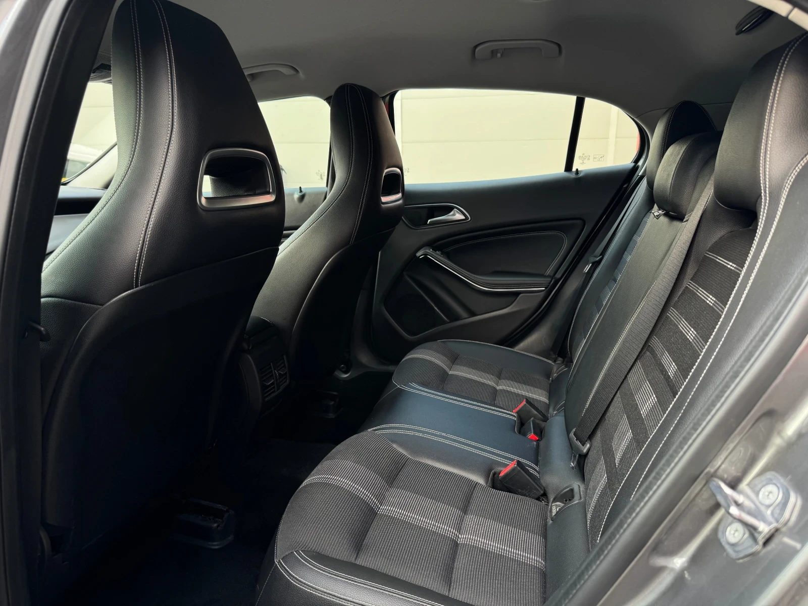 Mercedes-Benz GLA 200, снимка 11 - Автомобили и джипове - 56041439