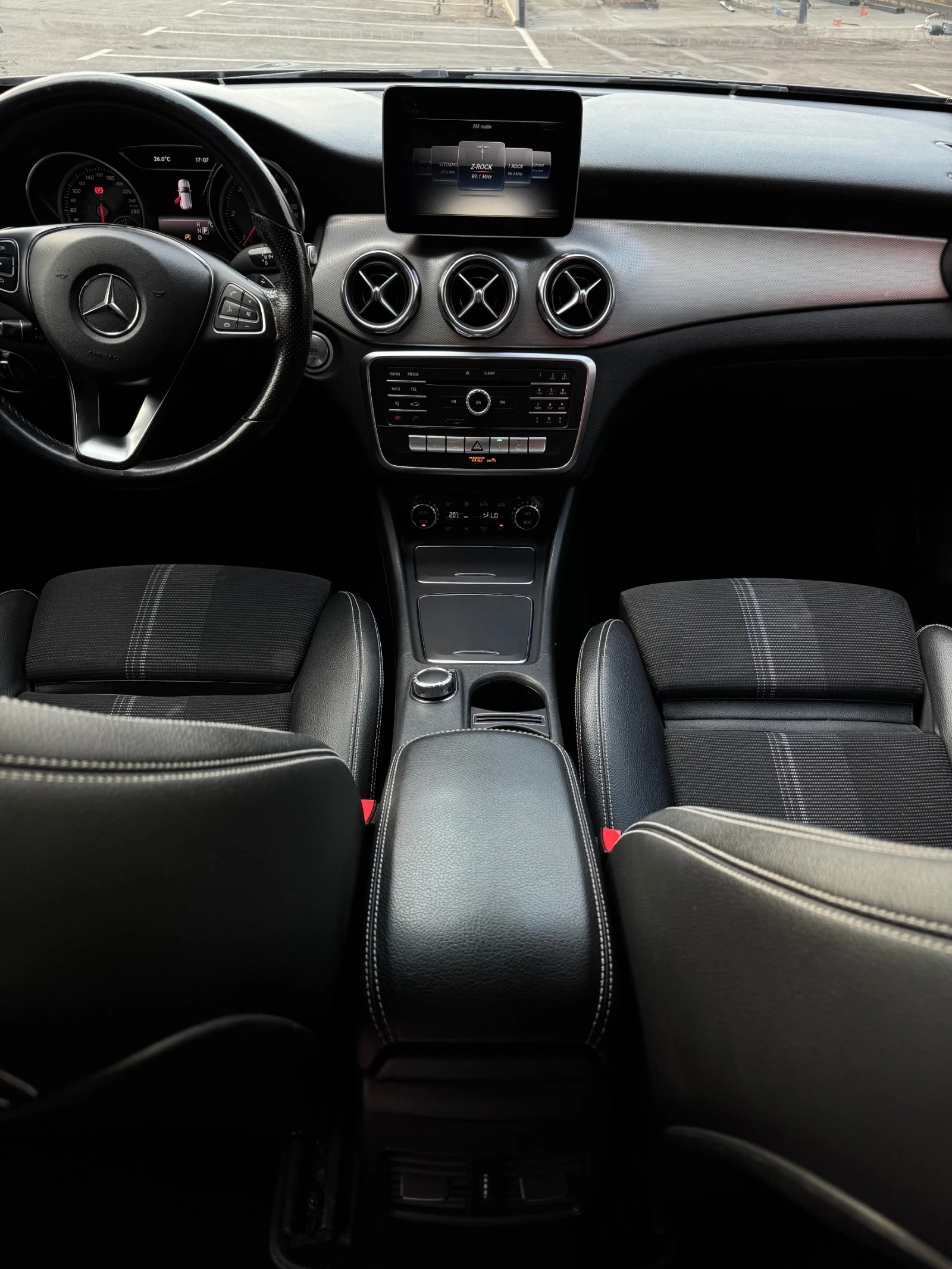 Mercedes-Benz GLA 200, снимка 12 - Автомобили и джипове - 56041439