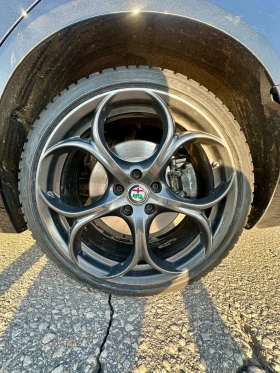 Alfa Romeo Giulia 2.0T TI AWD, снимка 15