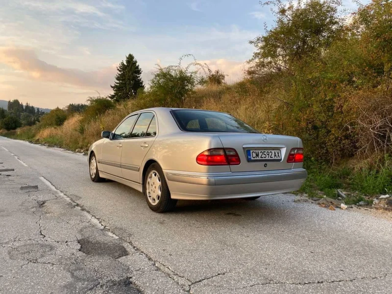 Mercedes-Benz E 270, снимка 2 - Автомобили и джипове - 49565219