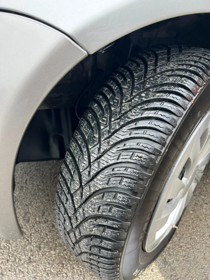 Toyota Yaris 1.4 D4D, снимка 10 - Автомобили и джипове - 53215598