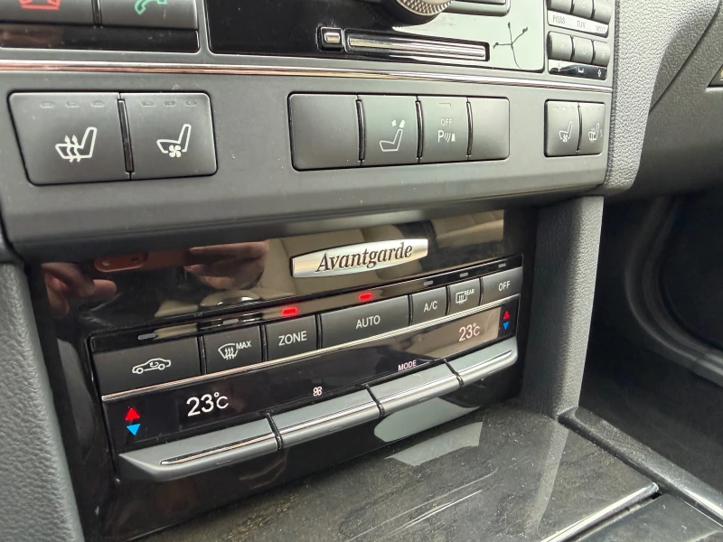 Mercedes-Benz E 350 i Distronic, снимка 17 - Автомобили и джипове - 53456777