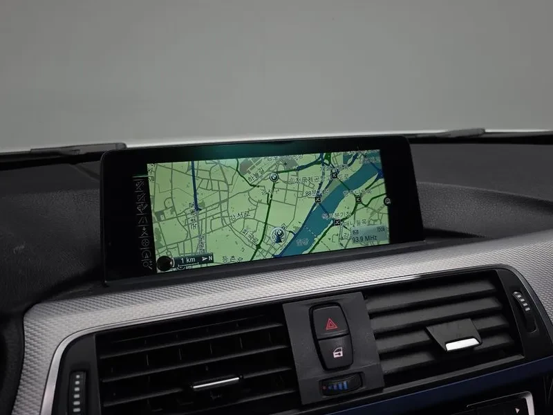 BMW 320 i - САМО 30% АВАНС, снимка 15 - Автомобили и джипове - 56304552