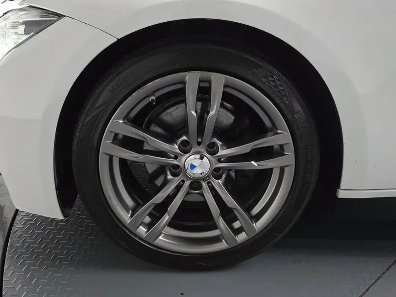 BMW 320 i - САМО 30% АВАНС, снимка 5 - Автомобили и джипове - 56304552