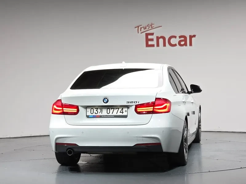 BMW 320 i - САМО 30% АВАНС, снимка 4 - Автомобили и джипове - 56304552