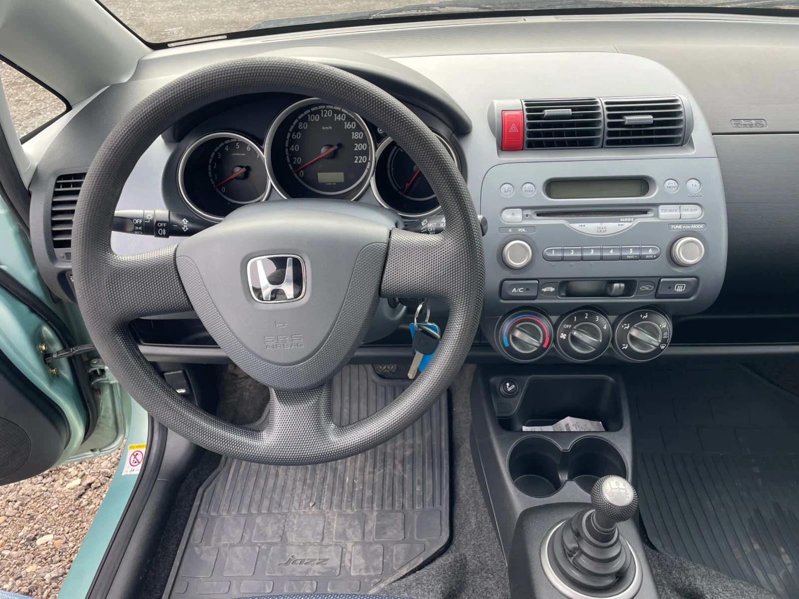 Honda Jazz 124.000km 1.4i СЕРВИЗНА ИСТОРИЯ, ОБСЛУЖЕНА - изображение 9