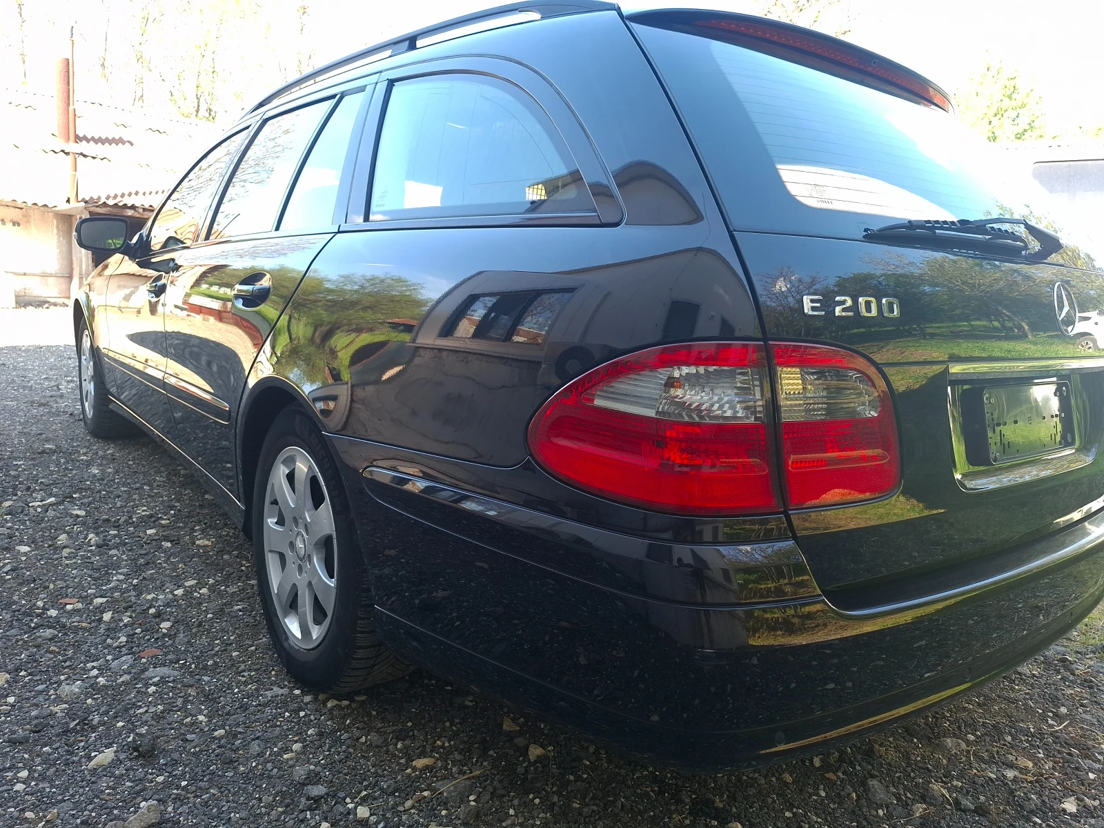 Mercedes-Benz E 200  - изображение 7