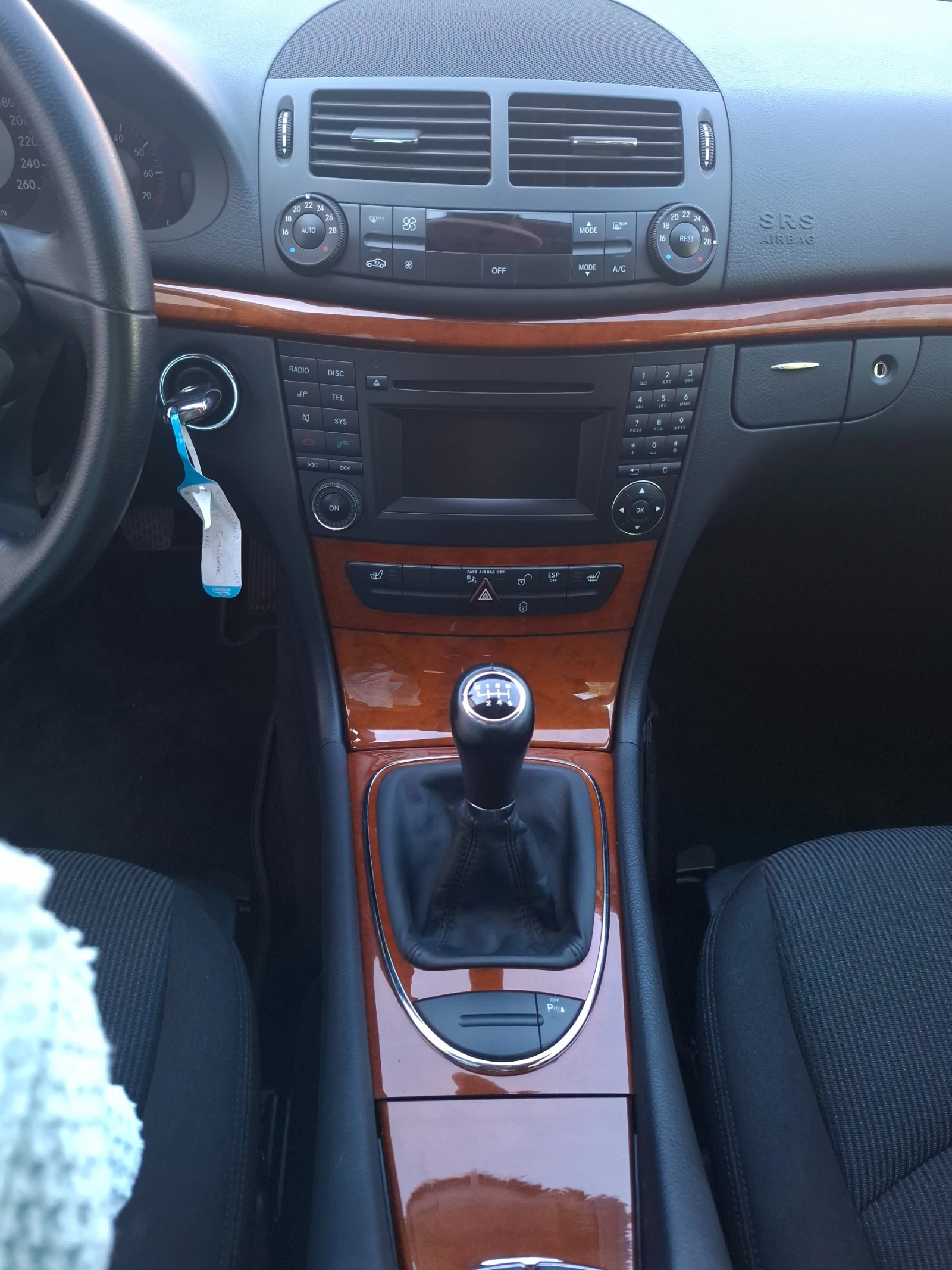 Mercedes-Benz E 200  - изображение 9