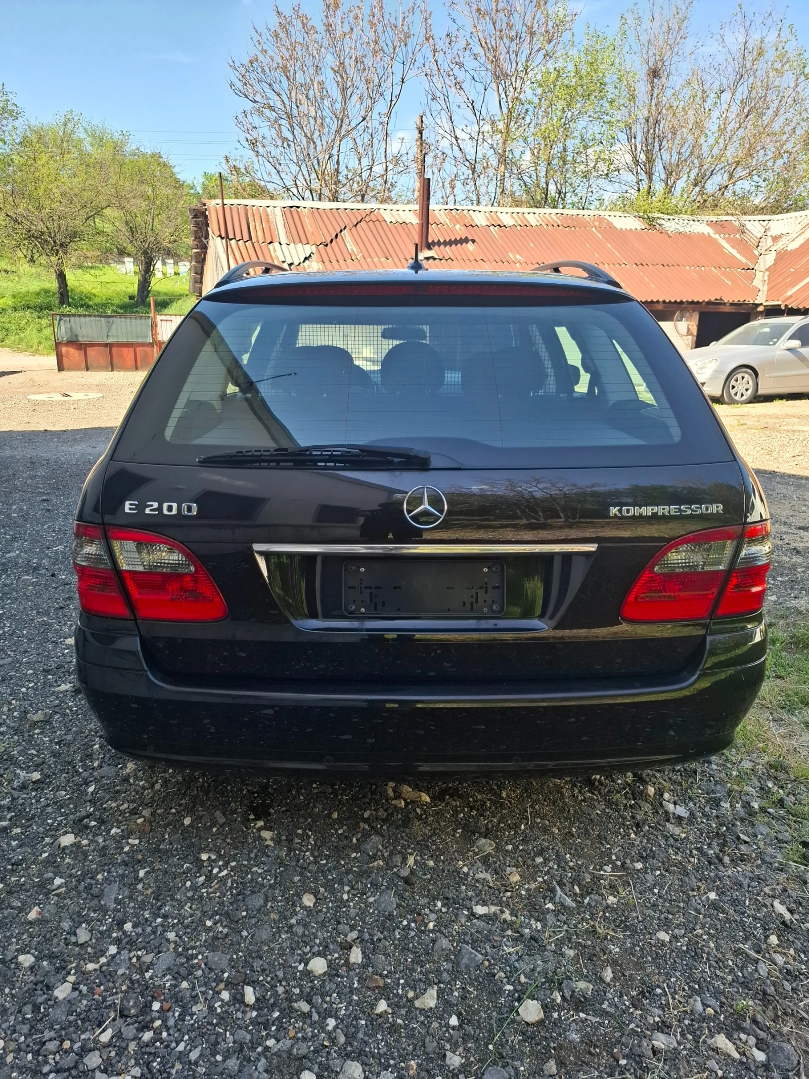 Mercedes-Benz E 200  - изображение 5