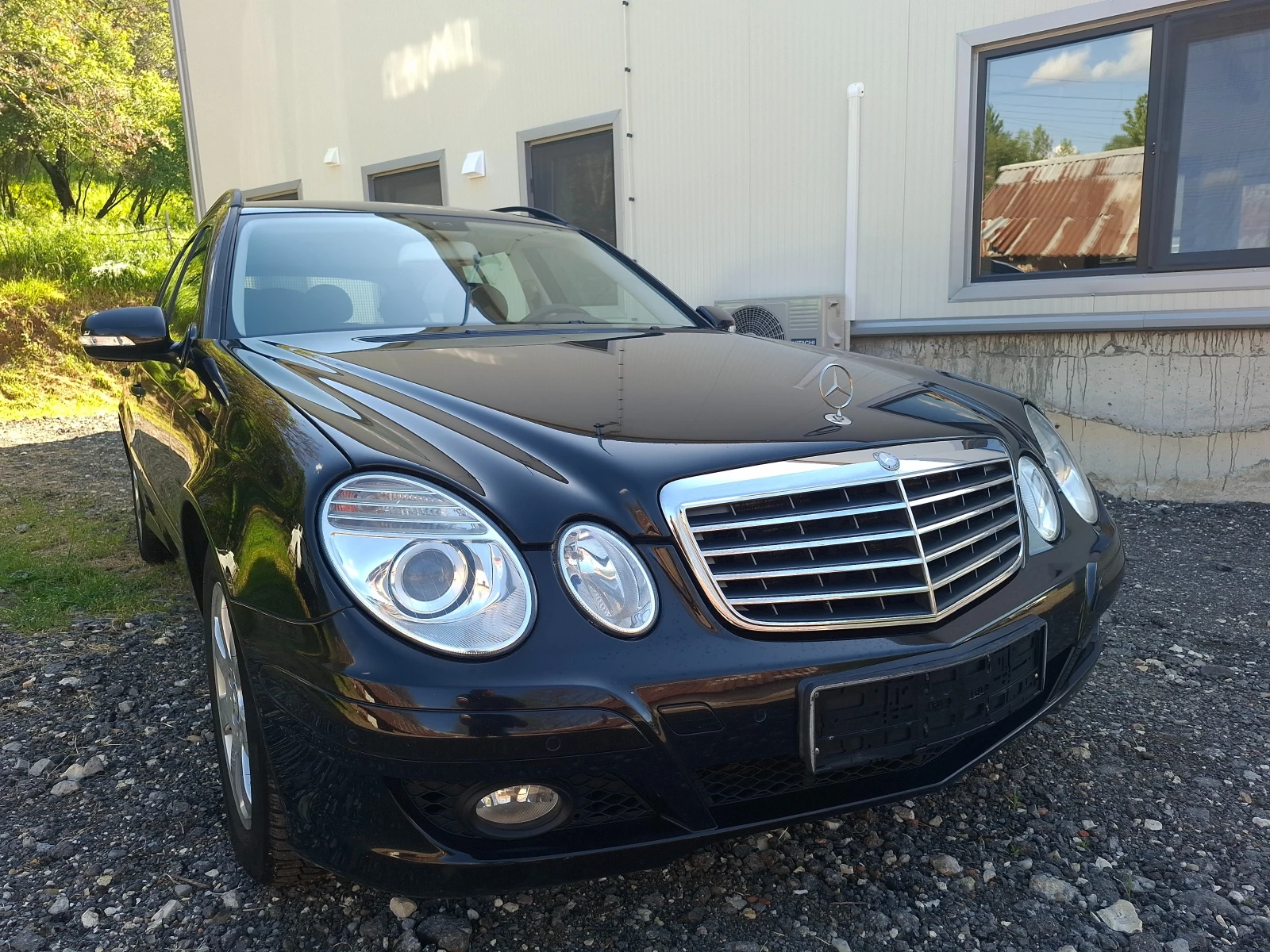 Mercedes-Benz E 200  - изображение 4