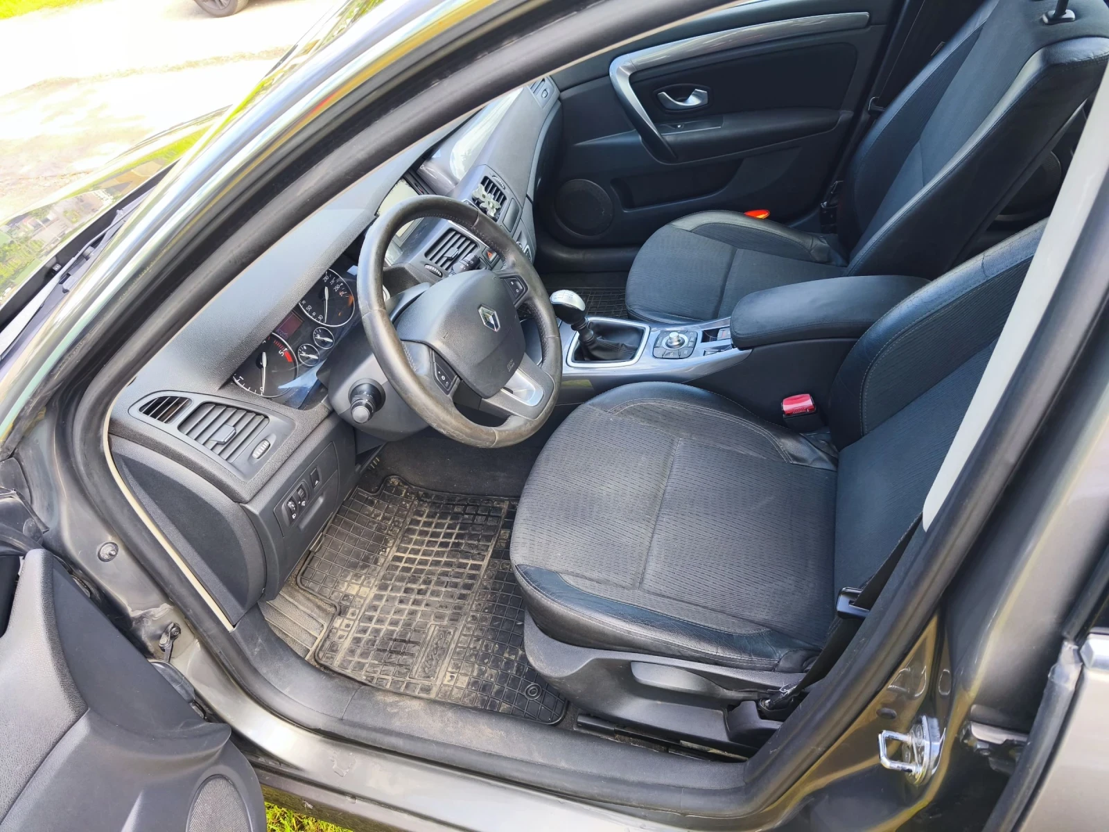 Renault Laguna 2.0 DCI, снимка 9 - Автомобили и джипове - 54597802