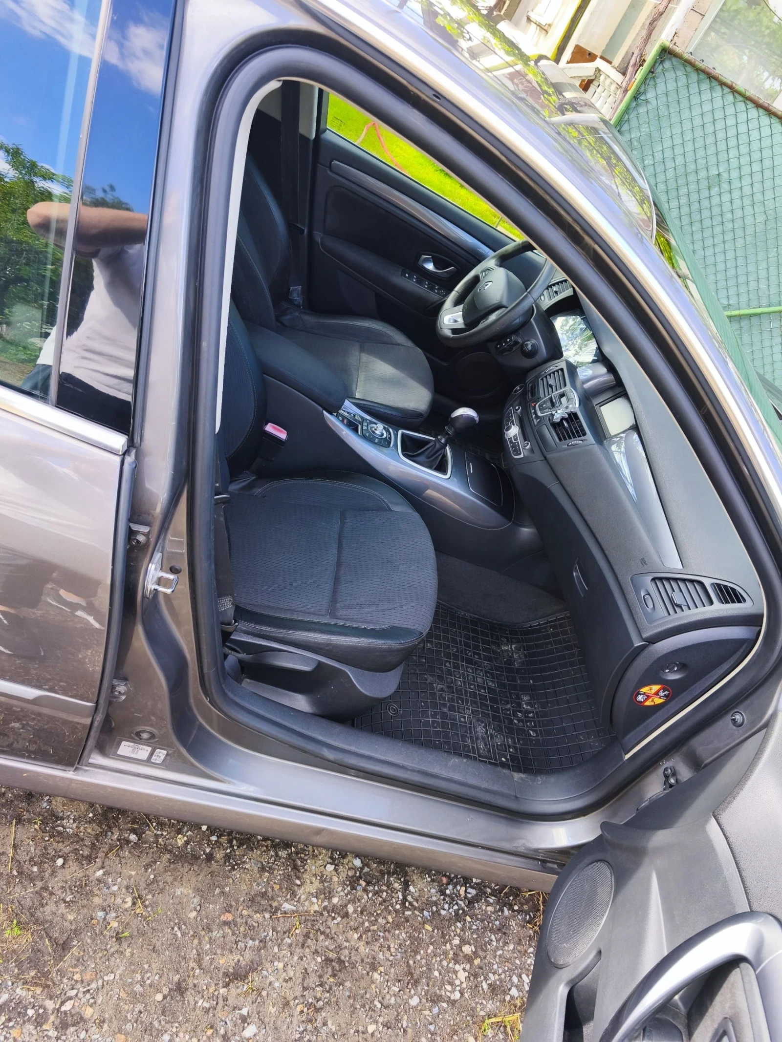 Renault Laguna 2.0 DCI, снимка 13 - Автомобили и джипове - 54597802