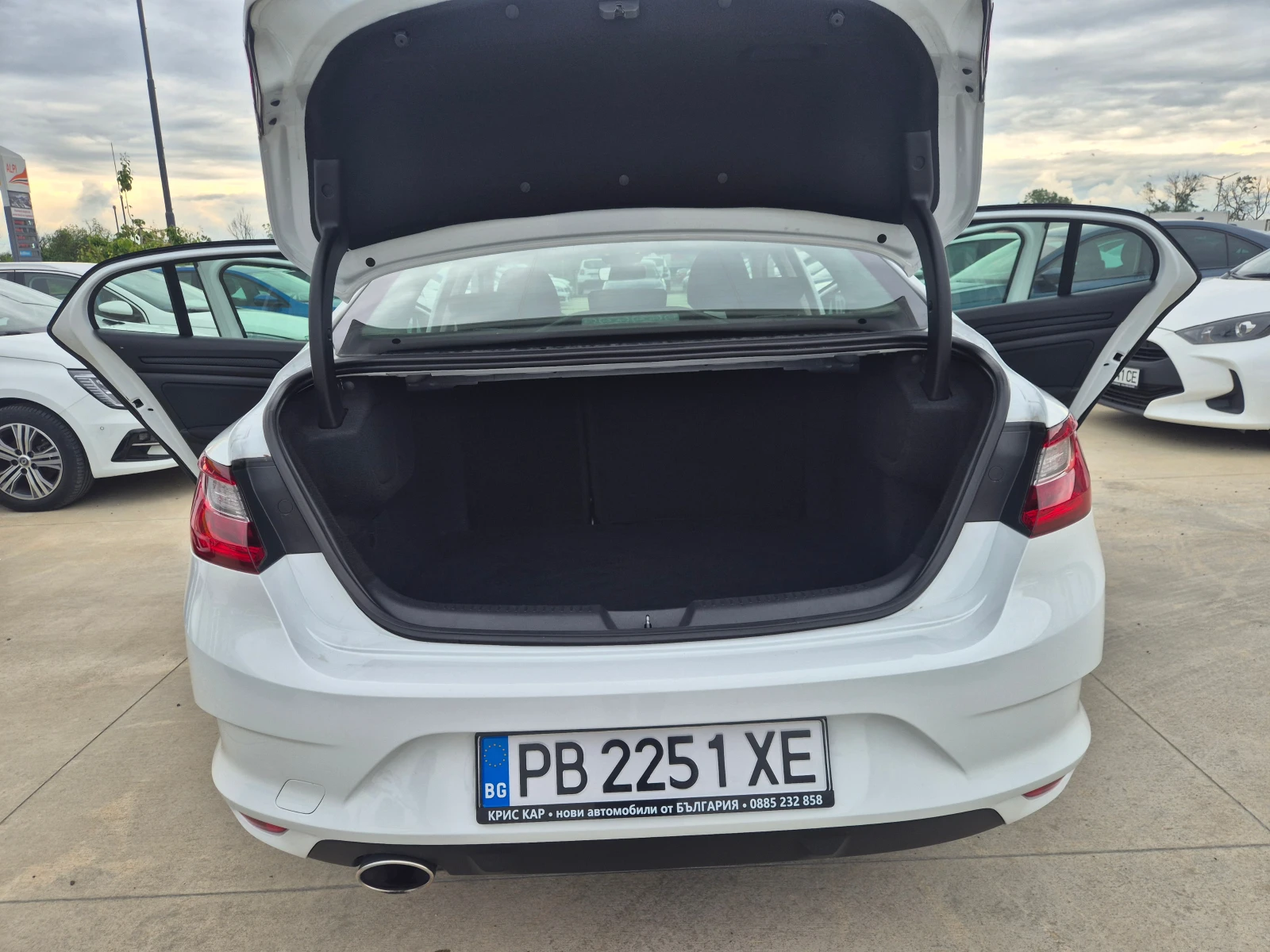 Renault Megane 1, 5DCI-6ск, снимка 11 - Автомобили и джипове - 54608334
