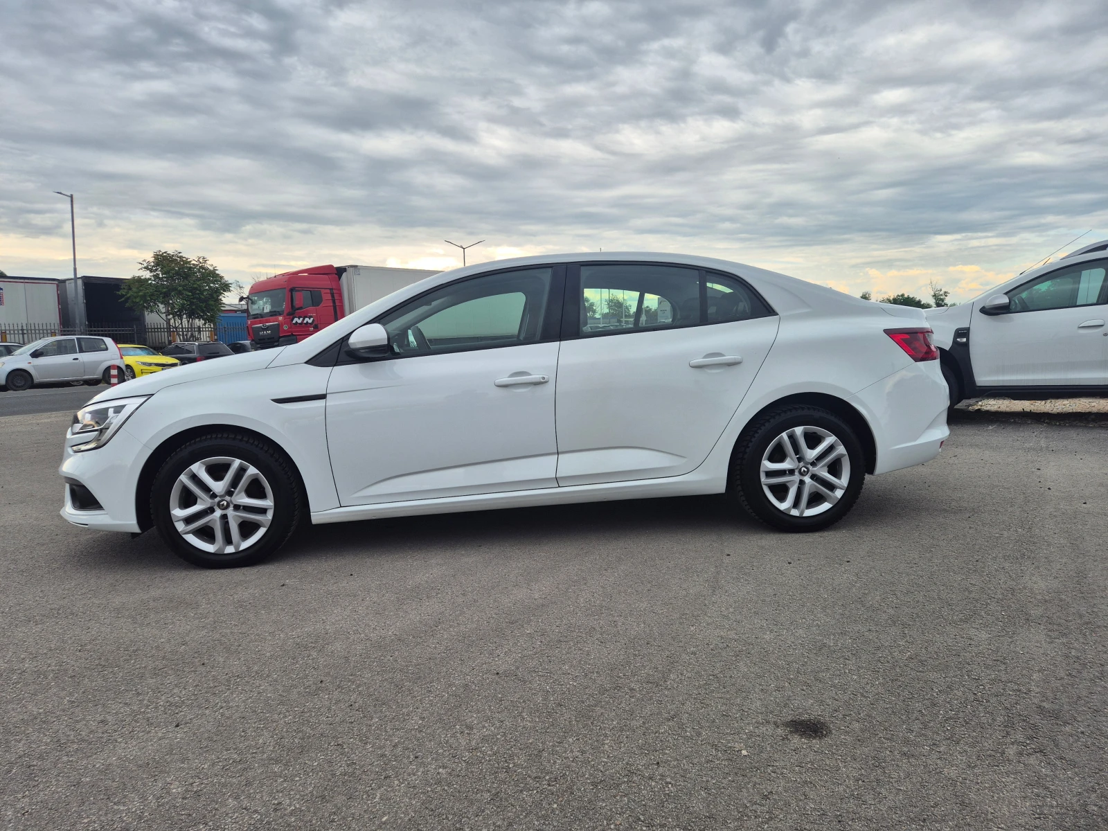 Renault Megane 1, 5DCI-6ск, снимка 2 - Автомобили и джипове - 54608334