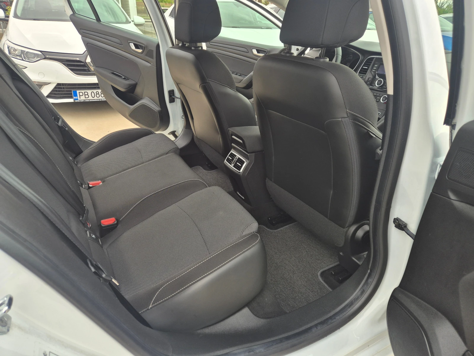 Renault Megane 1, 5DCI-6ск, снимка 10 - Автомобили и джипове - 54608334