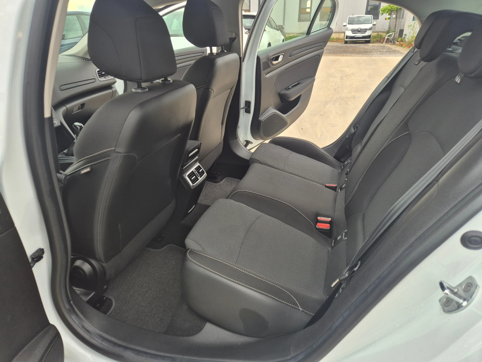 Renault Megane 1, 5DCI-6ск, снимка 12 - Автомобили и джипове - 54608334