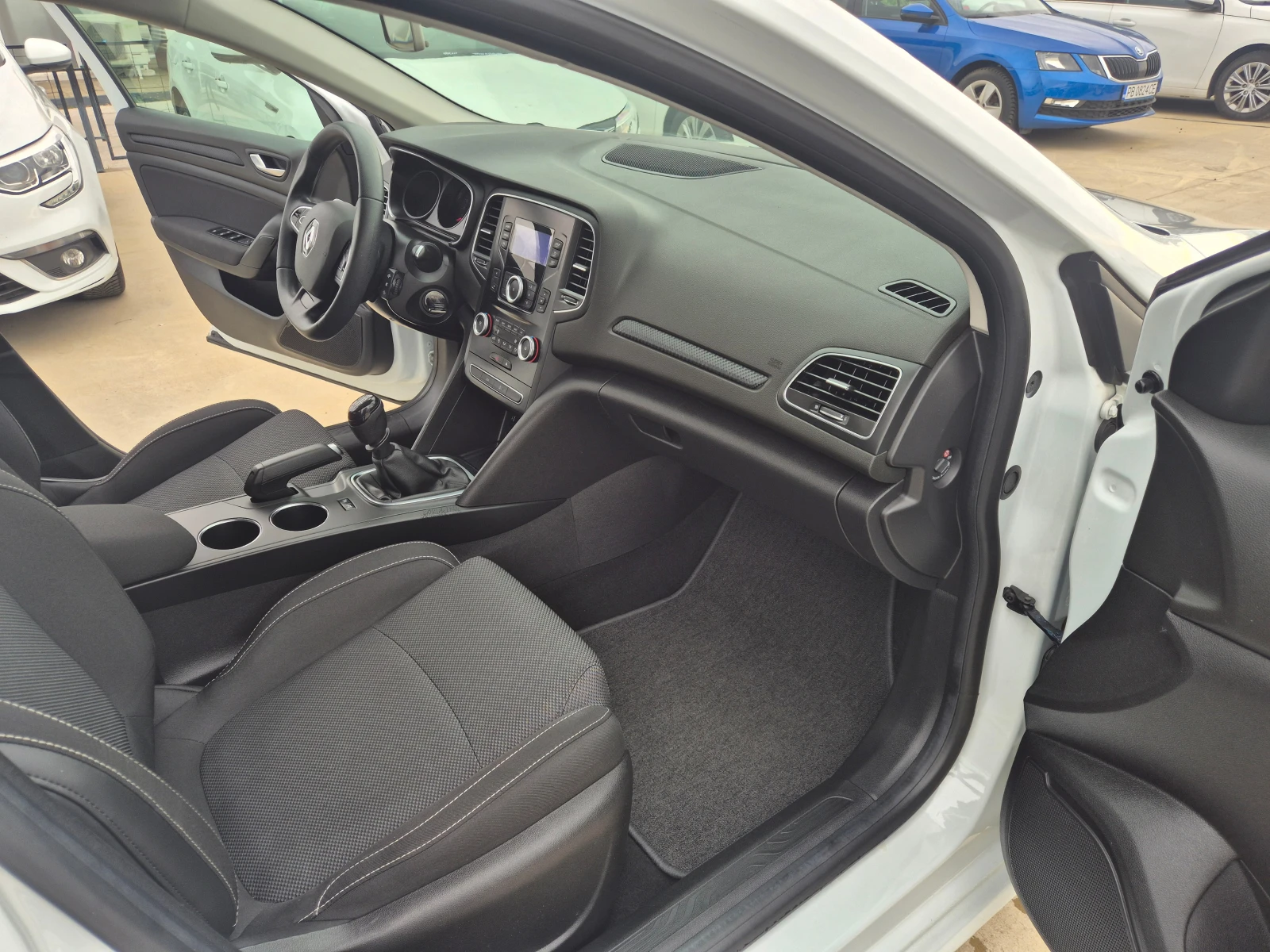 Renault Megane 1, 5DCI-6ск, снимка 9 - Автомобили и джипове - 54608334