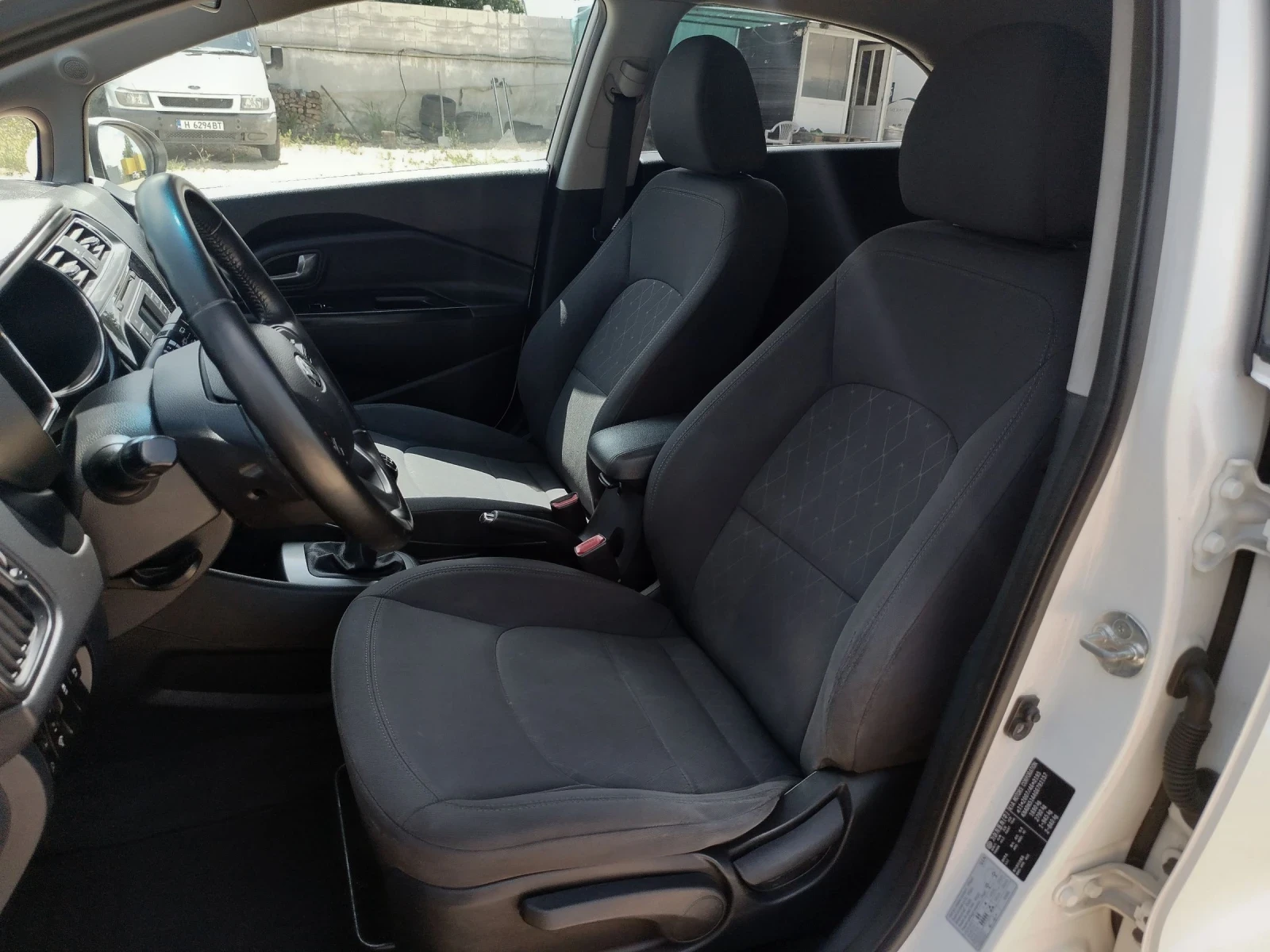 Kia Rio 1.4 CRDI, снимка 10 - Автомобили и джипове - 55284374