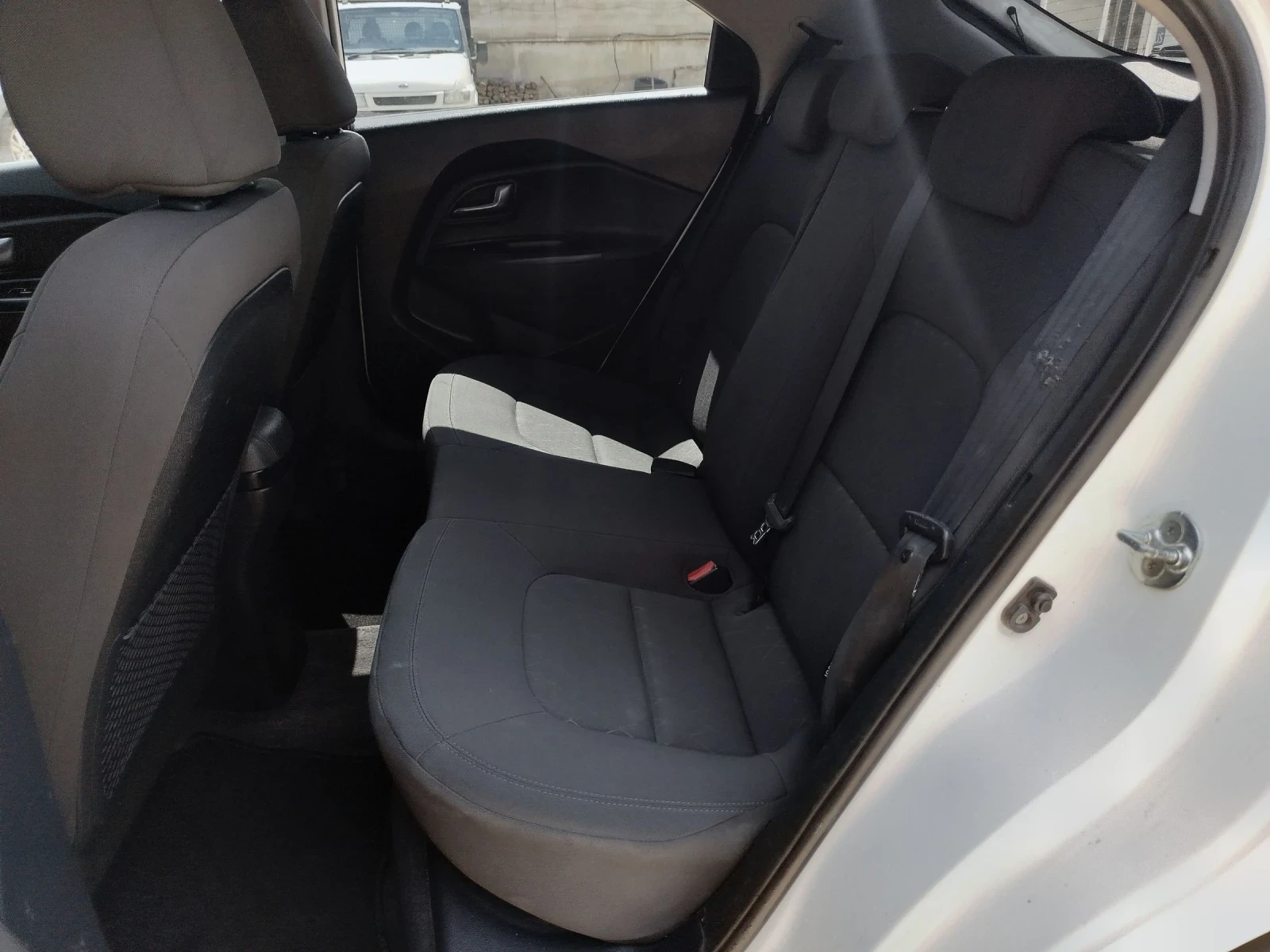Kia Rio 1.4 CRDI, снимка 12 - Автомобили и джипове - 55284374
