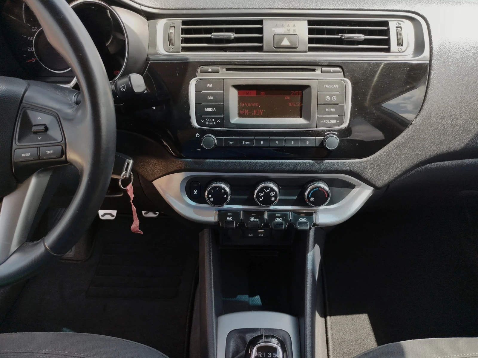 Kia Rio 1.4 CRDI, снимка 15 - Автомобили и джипове - 55284374