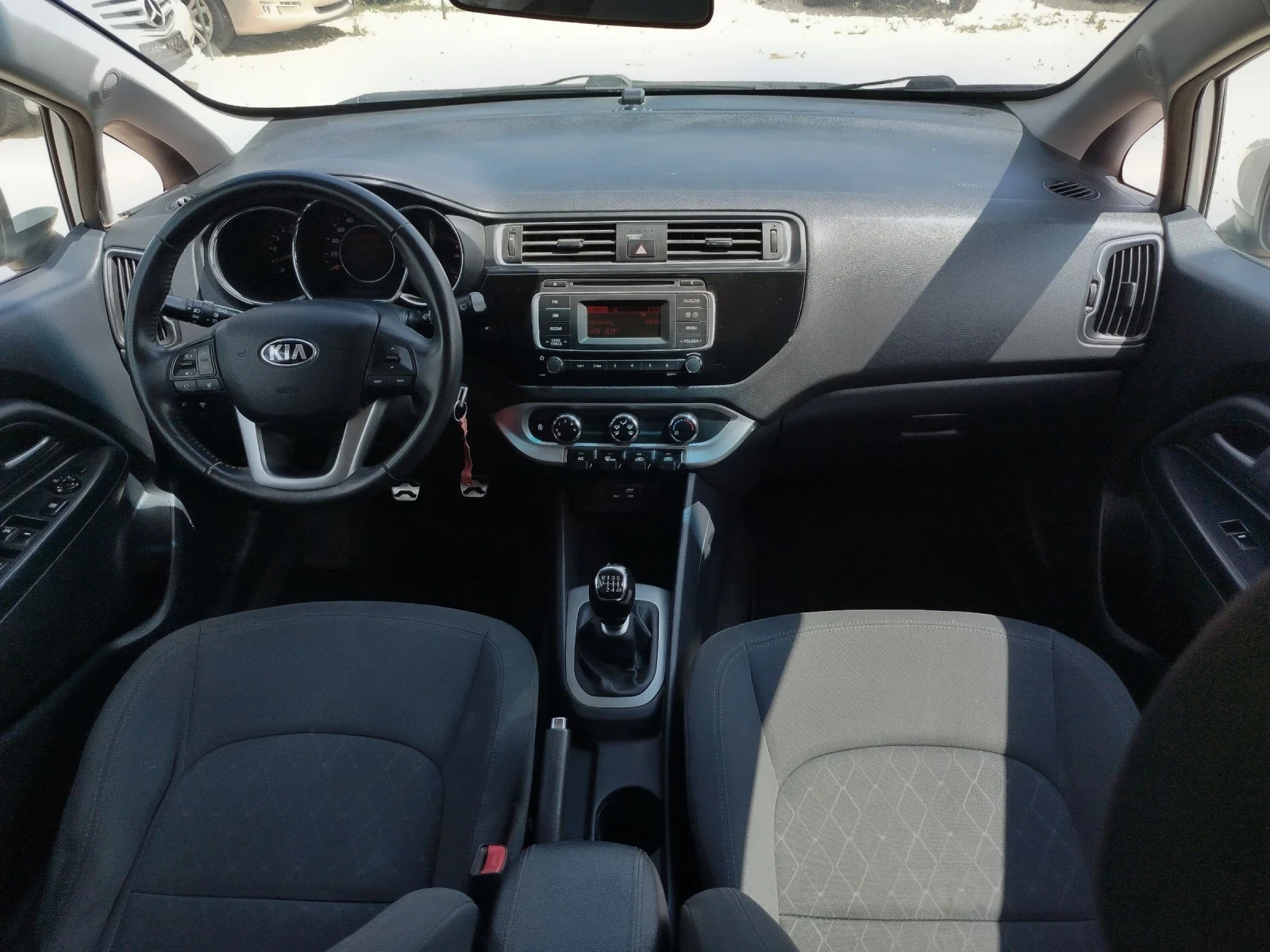 Kia Rio 1.4 CRDI, снимка 13 - Автомобили и джипове - 55284374