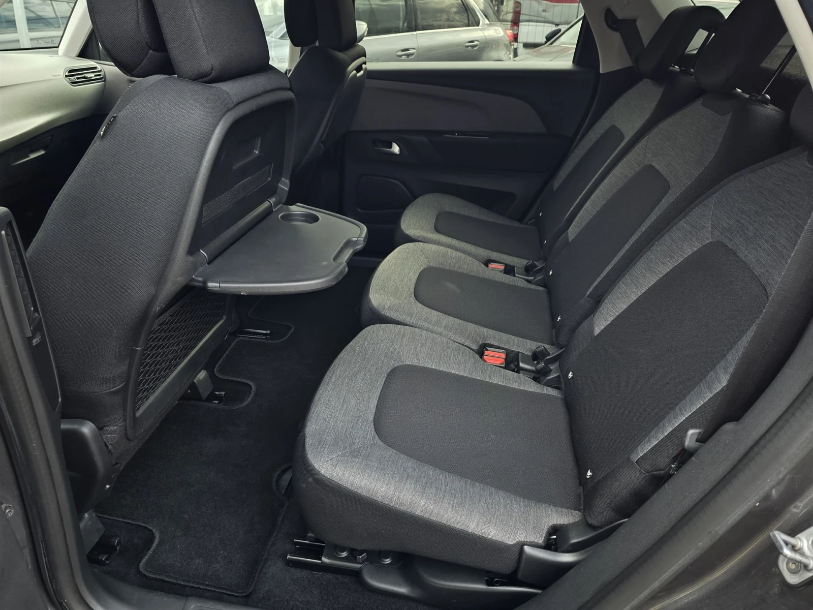 Citroen C4 Picasso 1.5 Blue-HDi Automatic, снимка 15 - Автомобили и джипове - 55470484