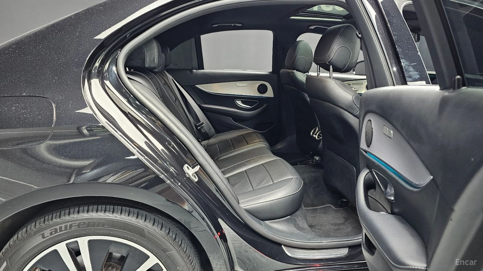 Mercedes-Benz E 250 AVANTGARDE* ПАМЕТ* КАМЕРА* ПОДГРЕВ* , снимка 12 - Автомобили и джипове - 55566253