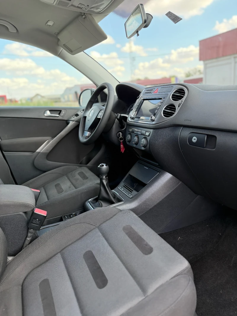 VW Tiguan 2.0 , снимка 8 - Автомобили и джипове - 52662886