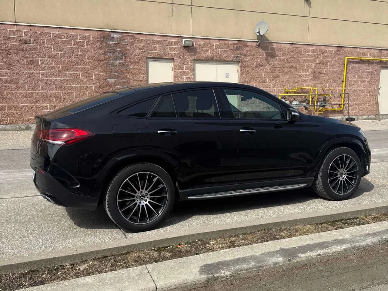 Mercedes-Benz GLE 450 COUPE/BURMESTER/ДИСТРОНИК/360/ПАНОРАМА/ОБДУХВАНЕ, снимка 4 - Автомобили и джипове - 53991259