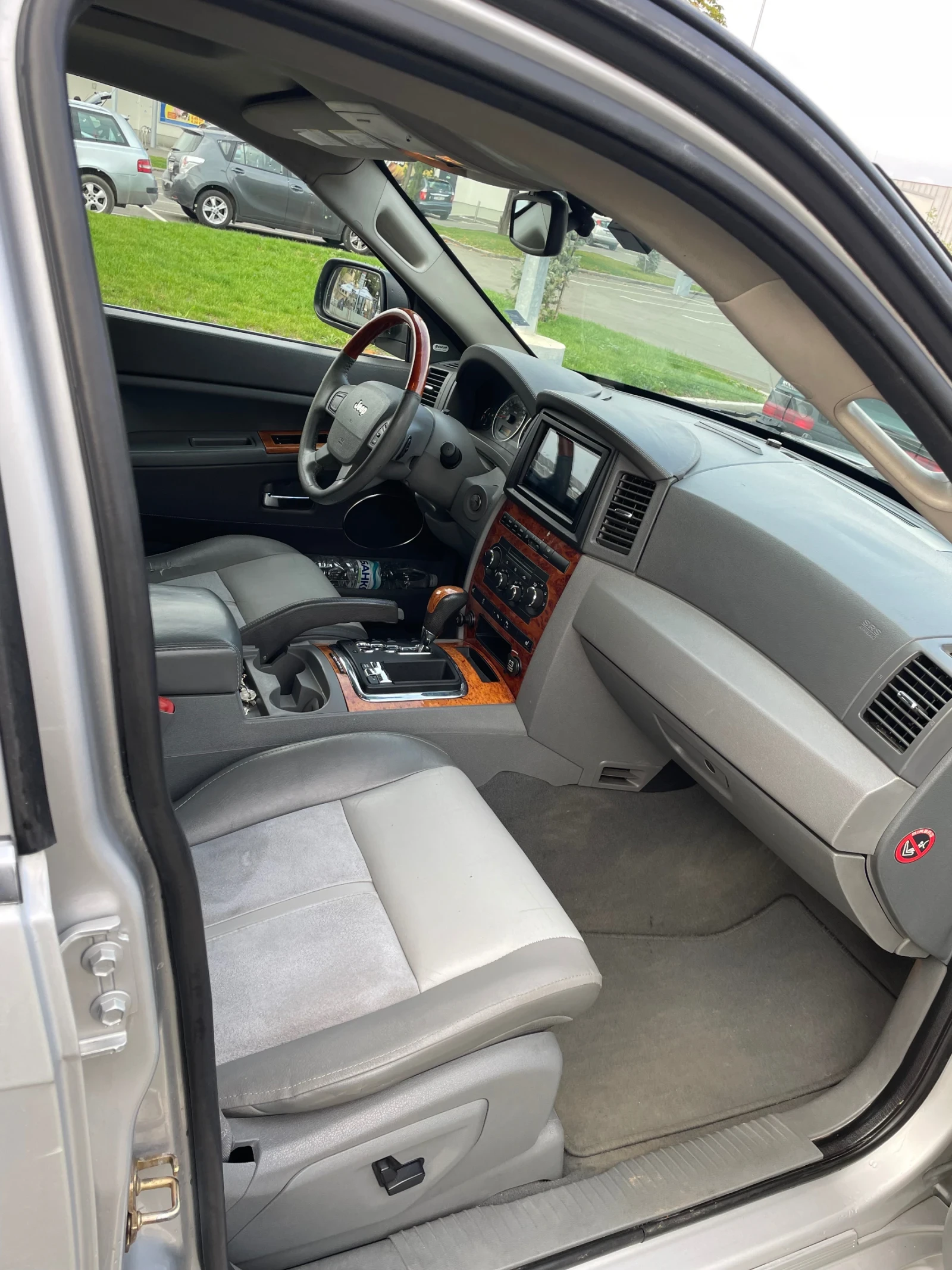 Jeep Grand cherokee Overland, снимка 4 - Автомобили и джипове - 54195168