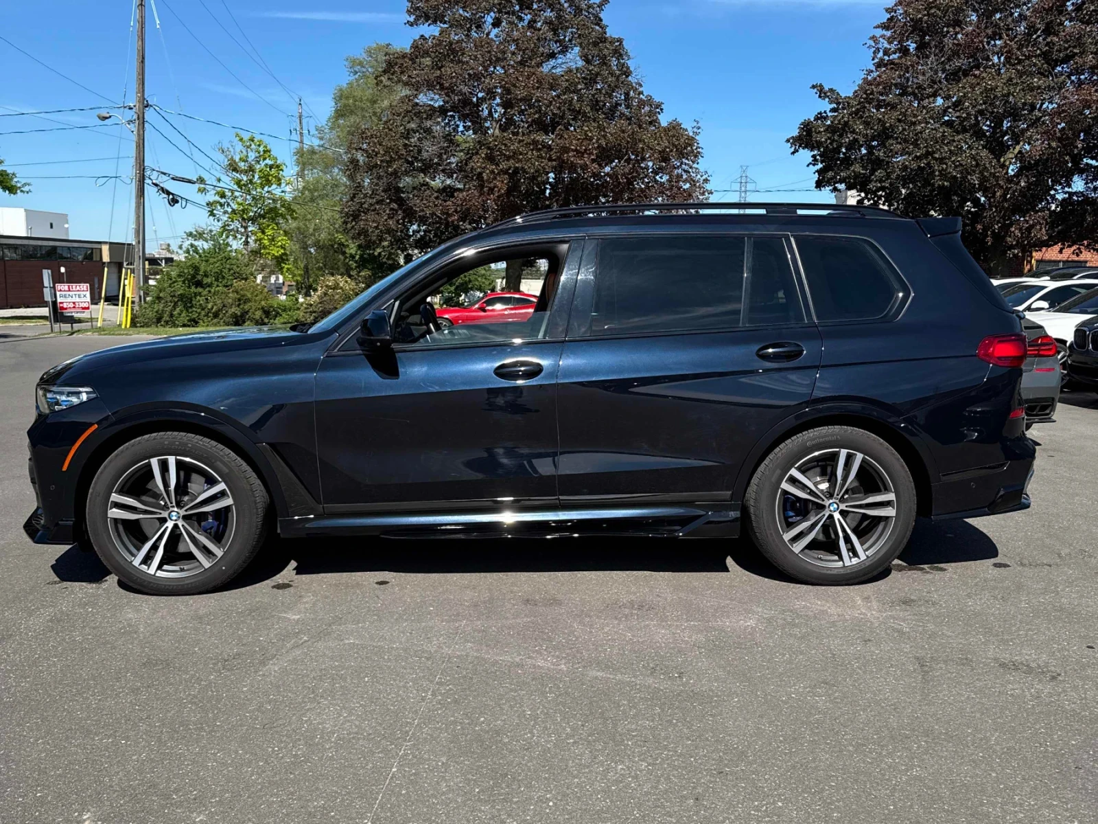 BMW X7 ДИСТРОНИК * ОБДУХВАНЕ * HARMAN KARDON * SWAROVSKI , снимка 2 - Автомобили и джипове - 54838565