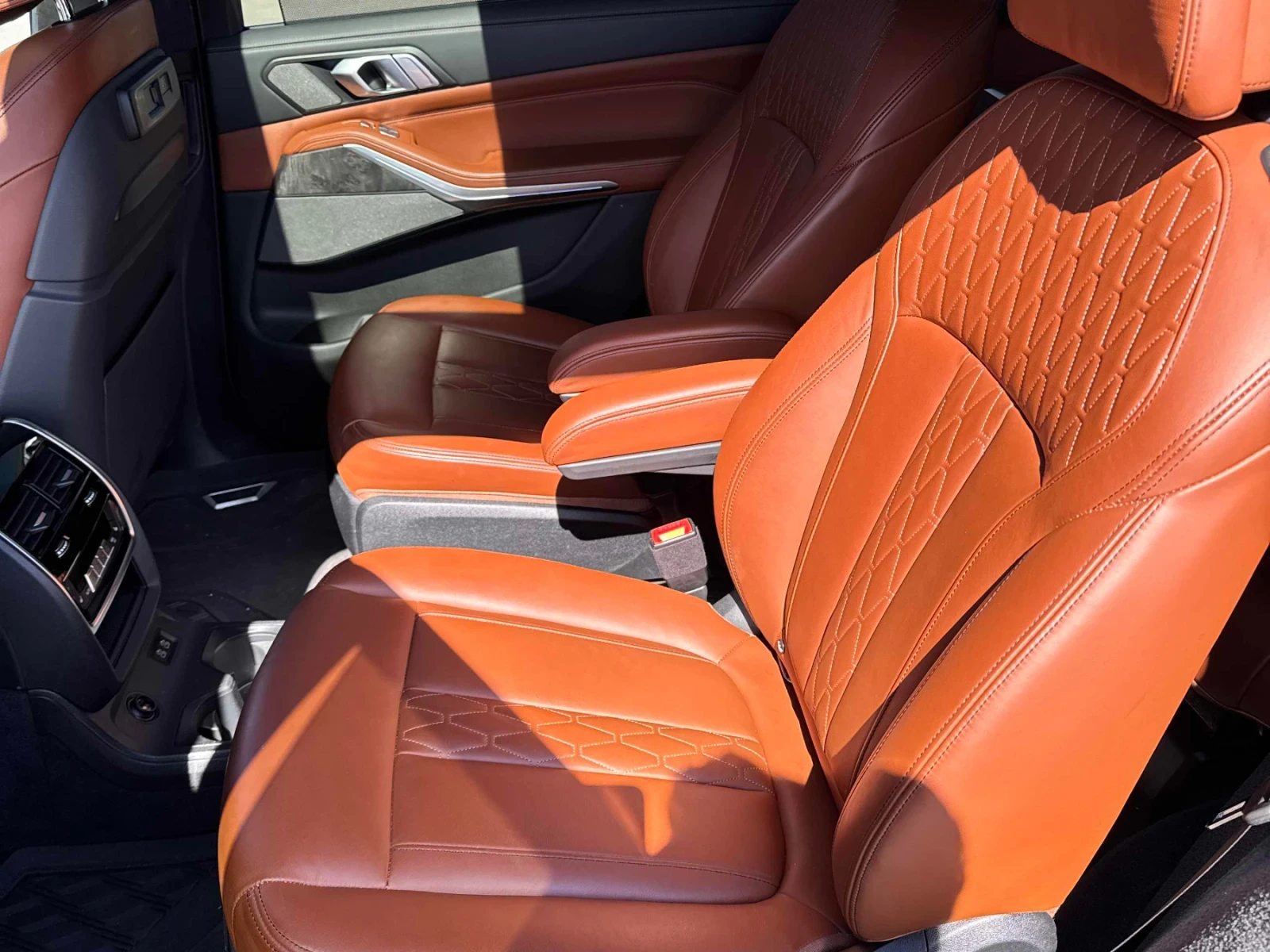 BMW X7 ДИСТРОНИК * ОБДУХВАНЕ * HARMAN KARDON * SWAROVSKI , снимка 10 - Автомобили и джипове - 54838565