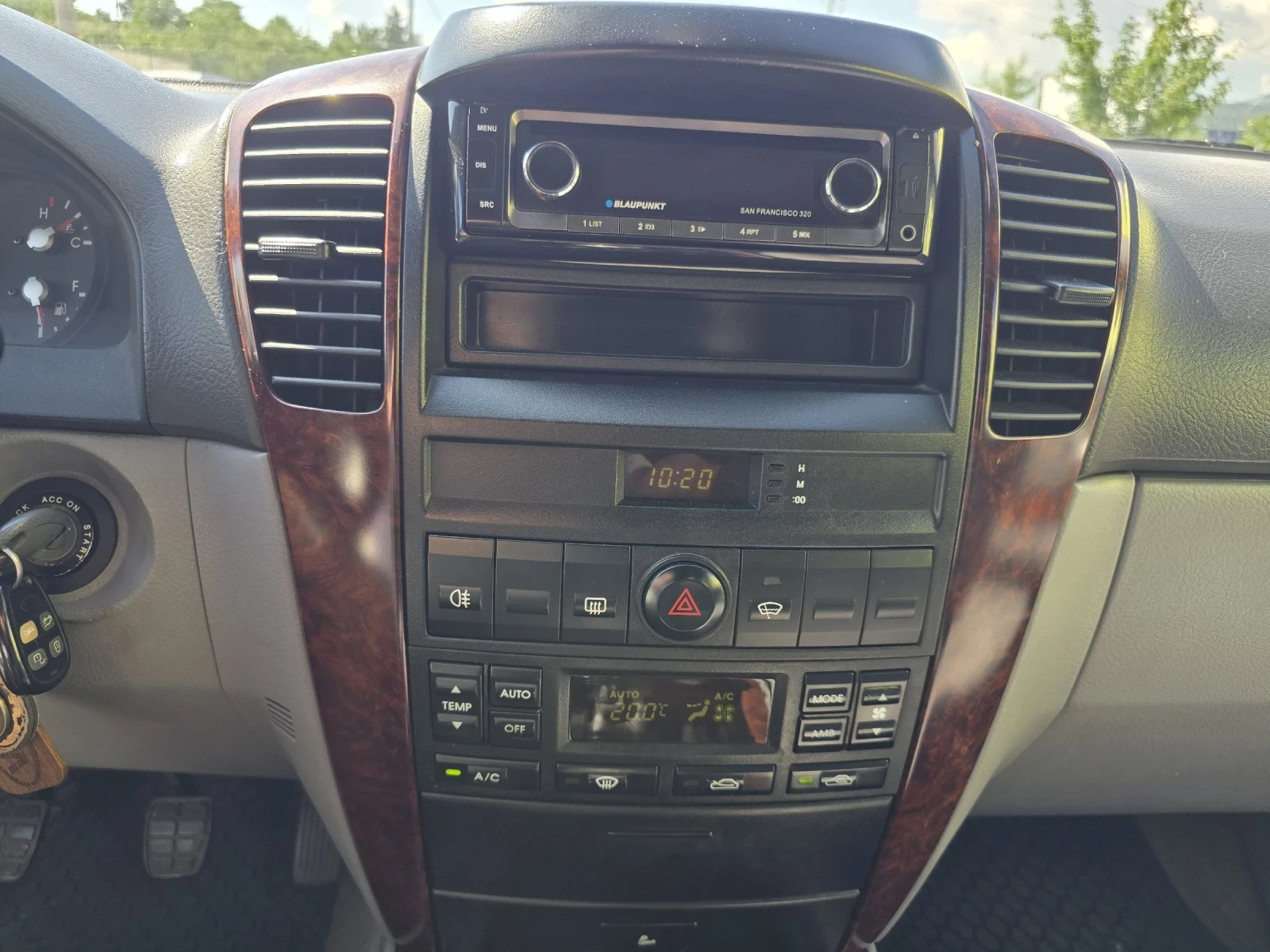Kia Sorento 2.5D 4WD/ПЕРФЕКТНА, снимка 15 - Автомобили и джипове - 54845451