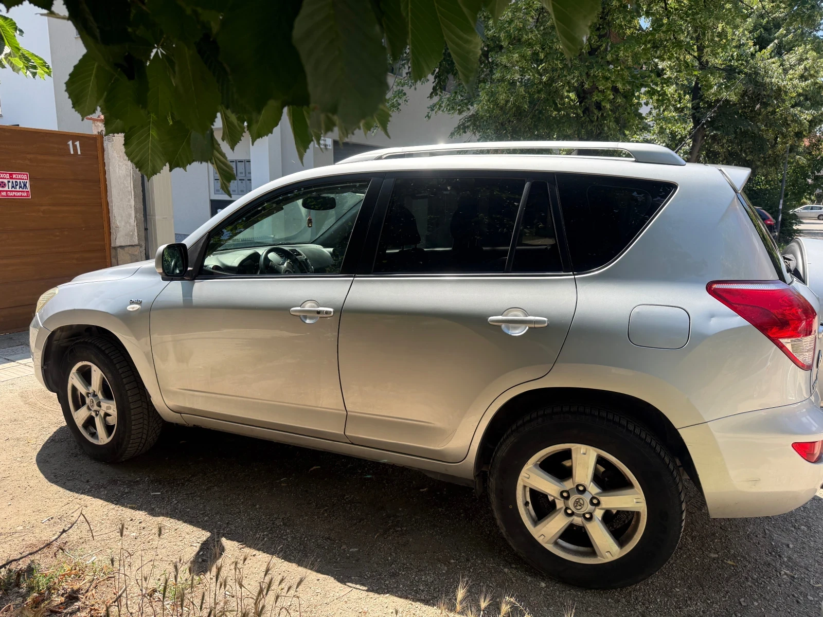 Toyota Rav4 Нави, кожа, 6 скорости,  D-4D 136кс, снимка 5 - Автомобили и джипове - 54991645