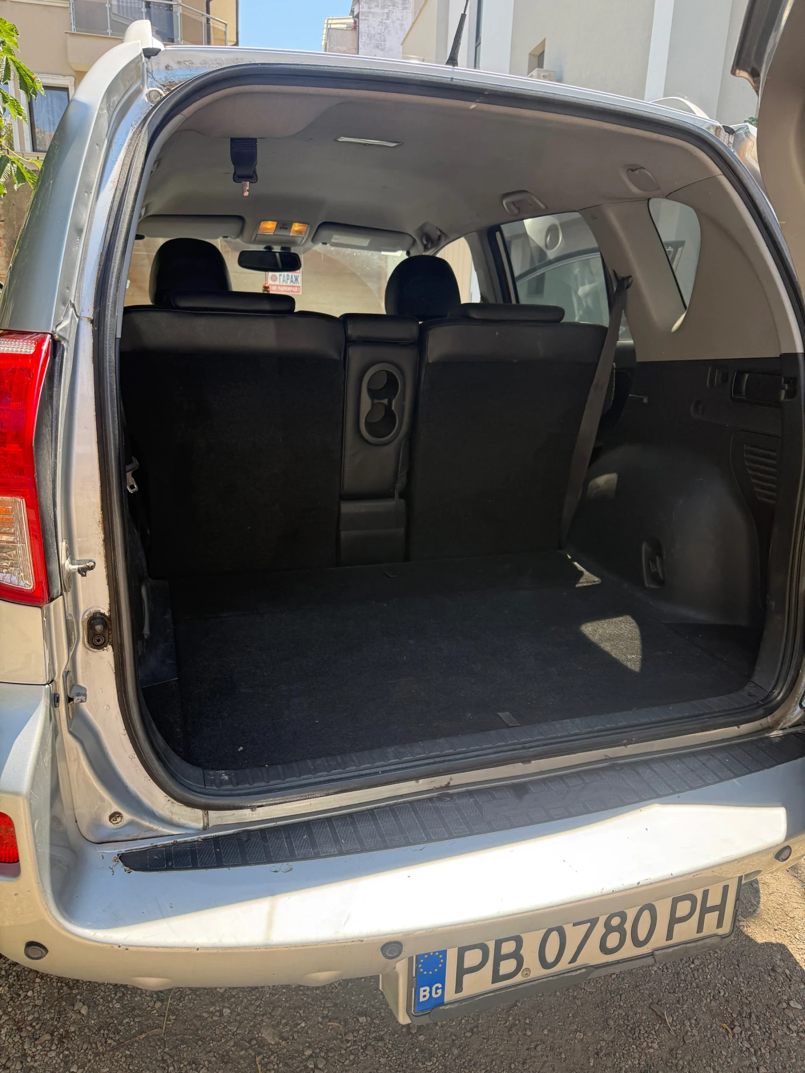 Toyota Rav4 Нави, кожа, 6 скорости,  D-4D 136кс, снимка 9 - Автомобили и джипове - 54991645